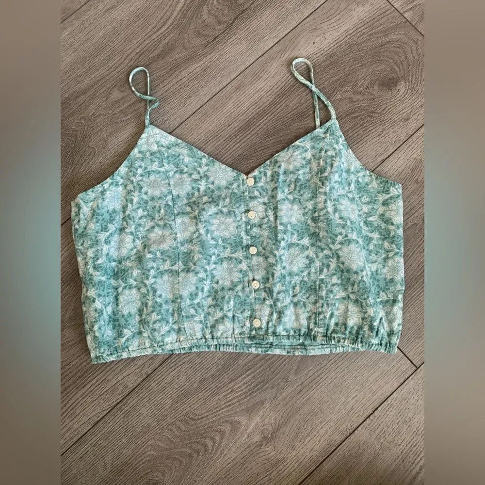 American eagle outfitters beautiful crop spaghetti strap shirt.